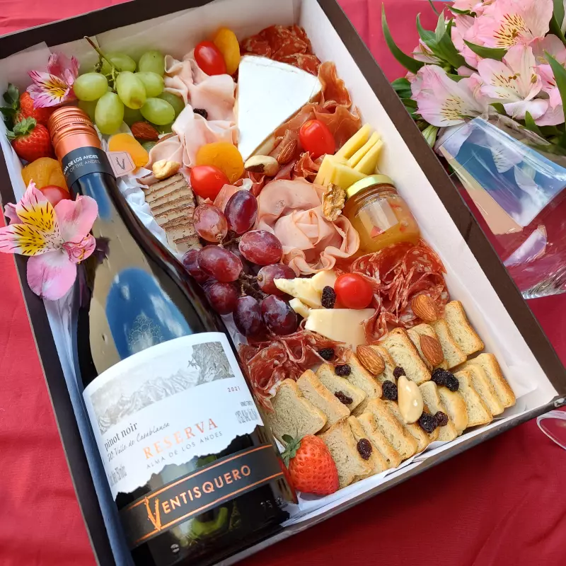 Caixa Box Brunch com vinho para 2 pessoas