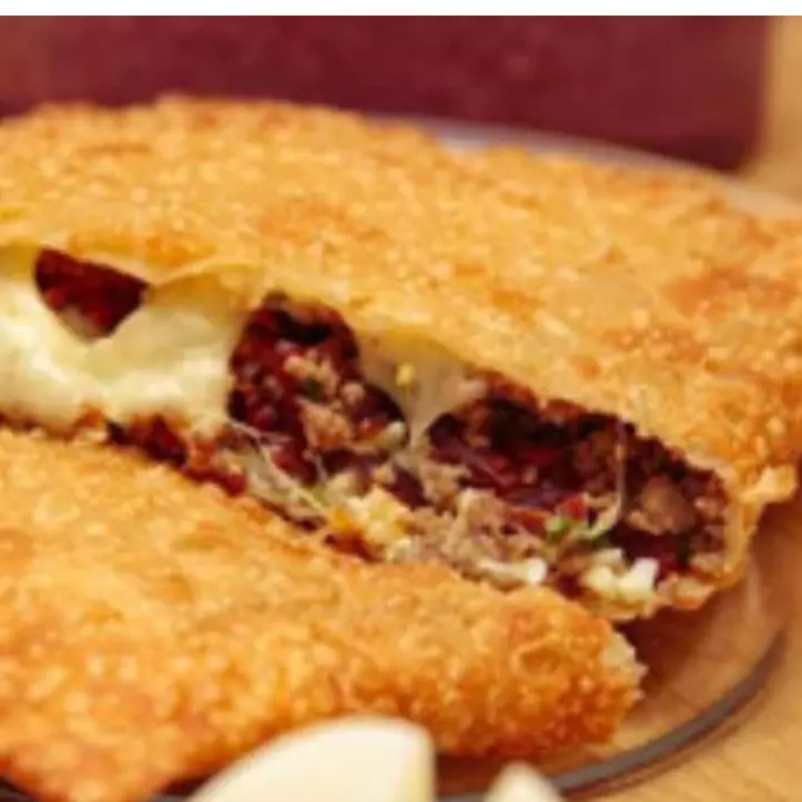 Pastel de carne com queijo