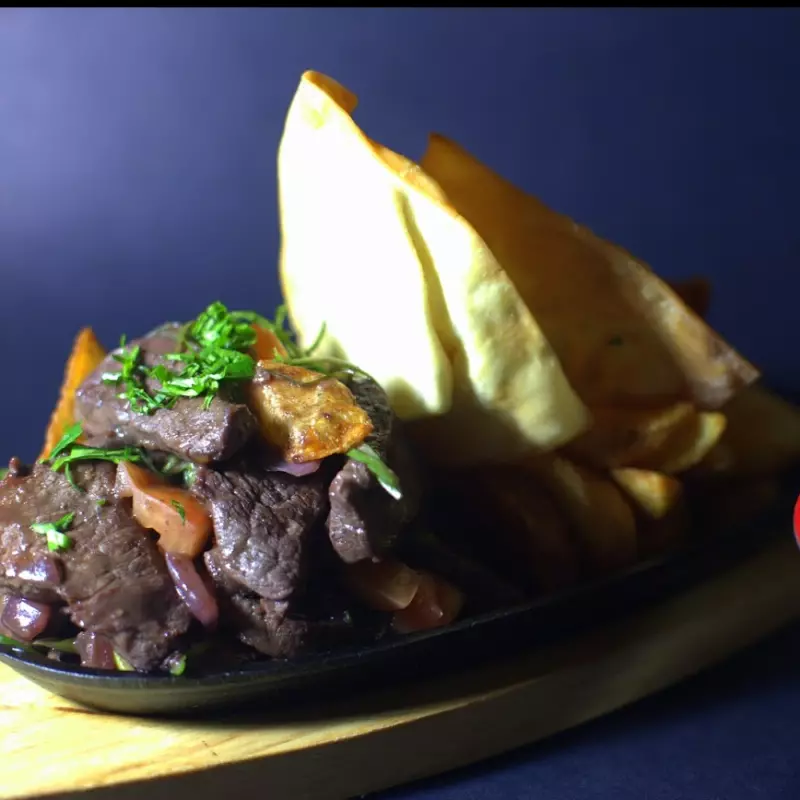 Pollo o lomo saltado