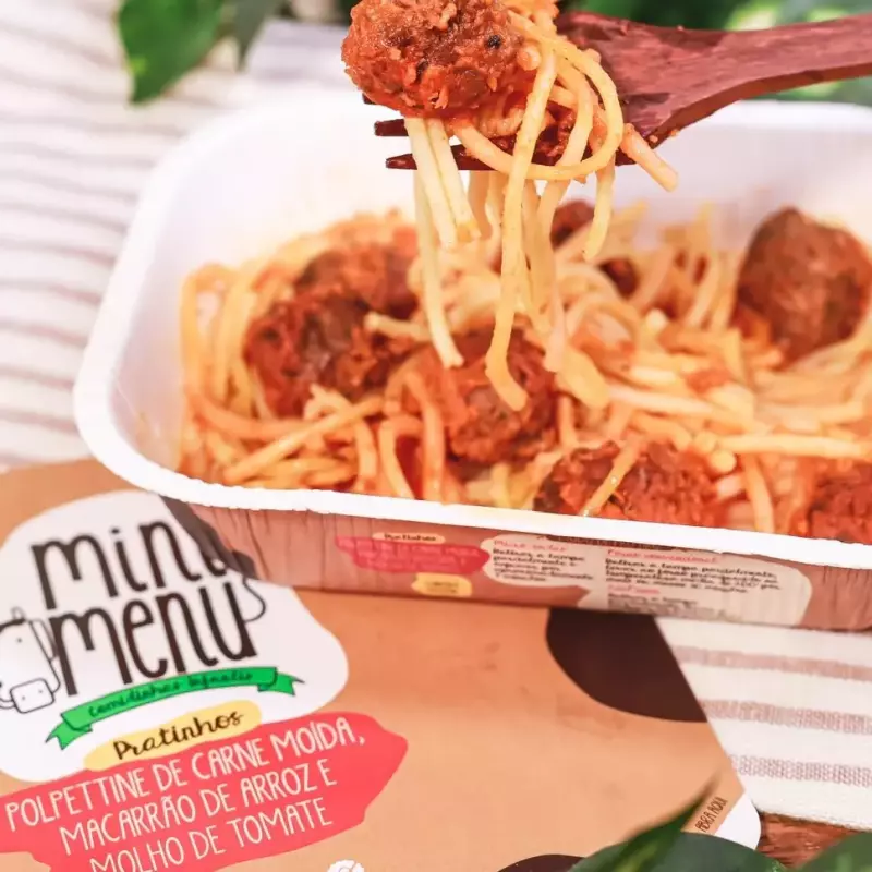 COM SAL Macarrão c/ almondega