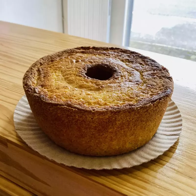 BOLO DE FUBÁ COM GOIABADA