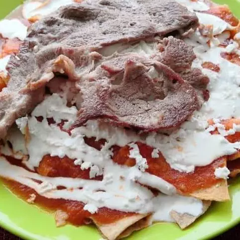 CHILAQUILES CON BISTEC