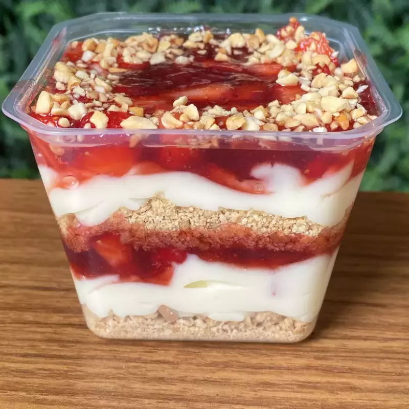 Torta de Morango no Pote