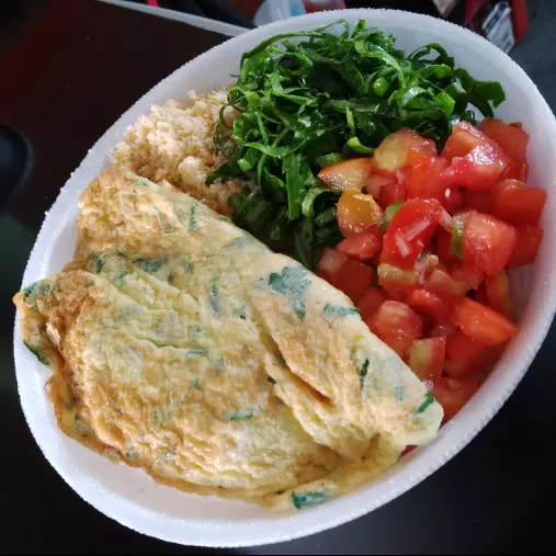 Omelete e Salada