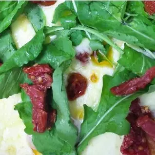Rúcula Com Tomate Seco