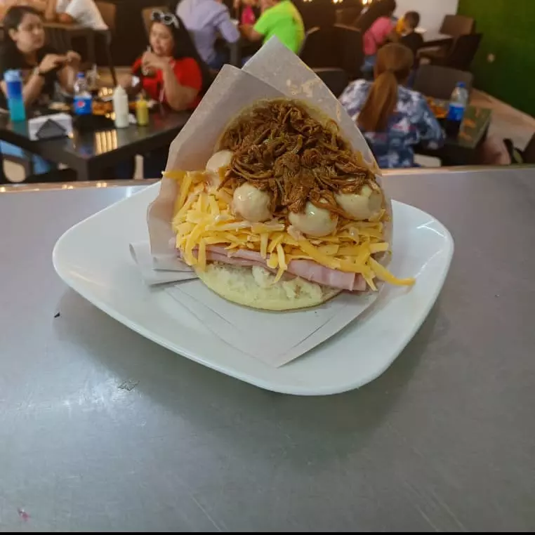 AREPA ESPECIAL 4 CONTORNOS OPCIONES: