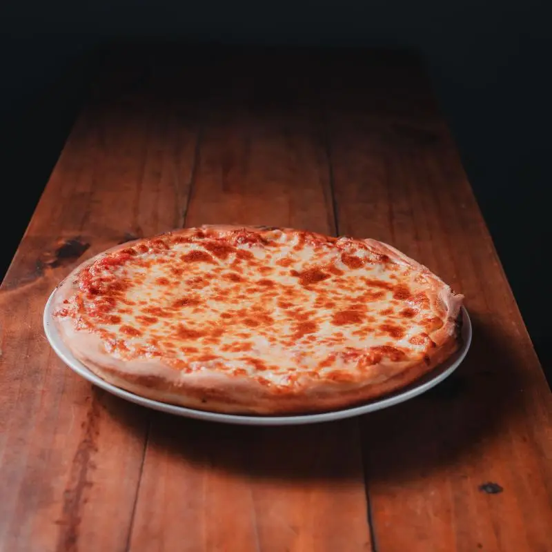 Muzza 32 cm + 2 latas + 2 postres