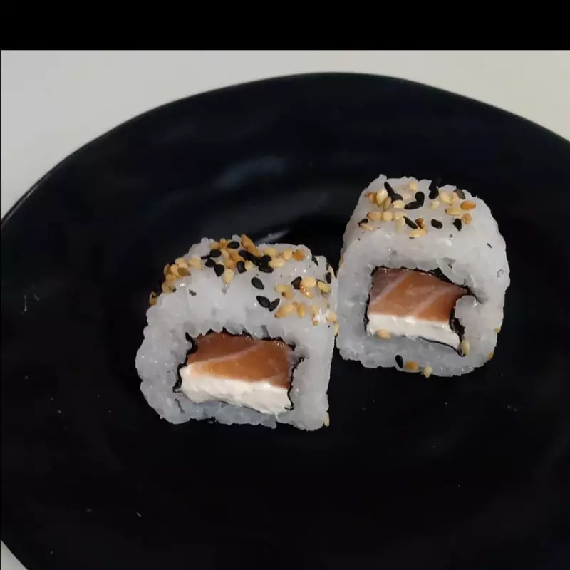 Uramaki salmão e cream cheese