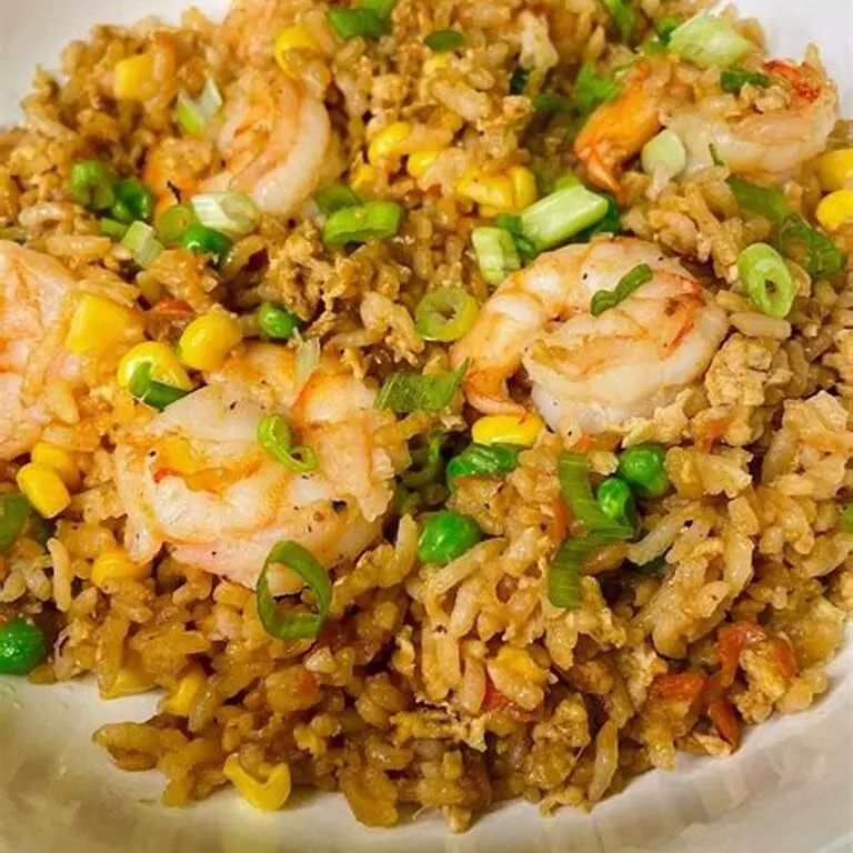 ARROZ FRITO CON CAMARONES