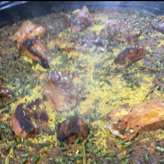 Paella de Costillas Adobadas