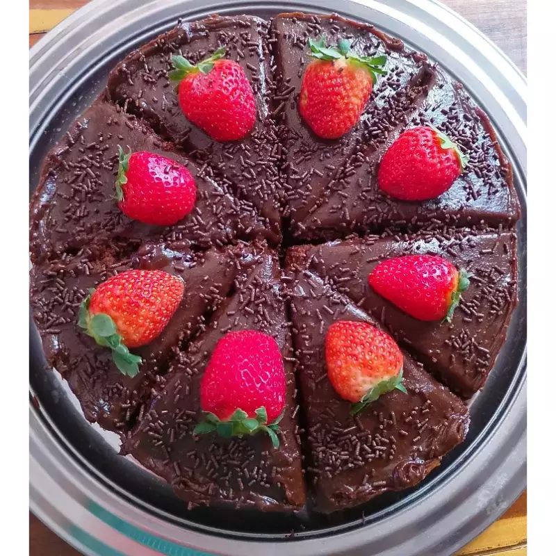 Bolo fatia  chocolate com morango 🍓
