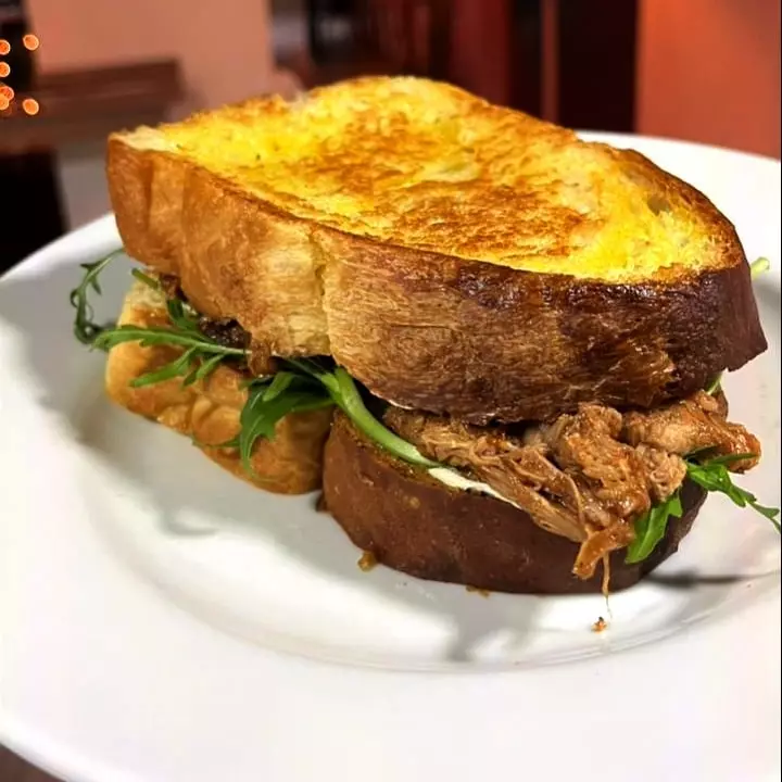 SANDWICH DE COSTILLA BBQ