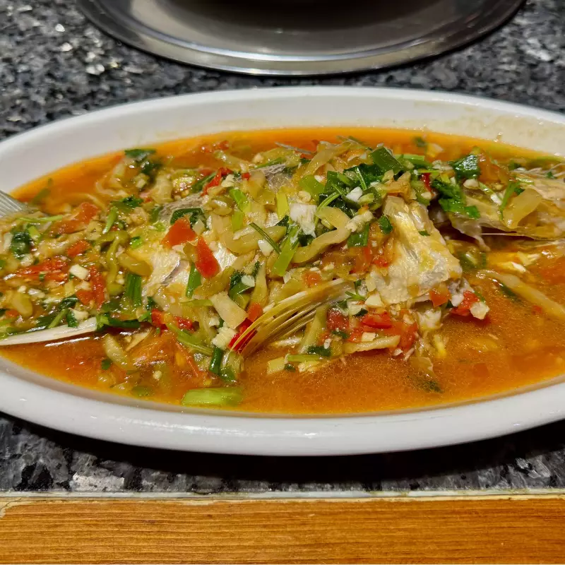 PESCADO EN GUISO 跳水鲈鱼