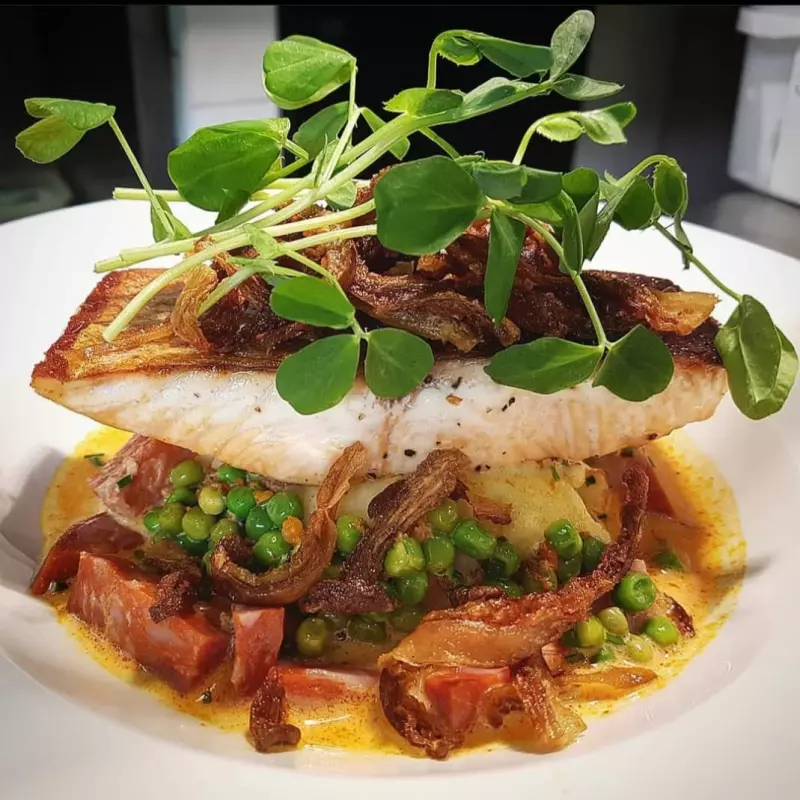 Salmon en Salsa Mediterranea