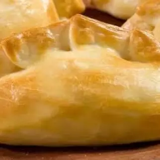 EMPANADA  dE JAMON Y QUESO