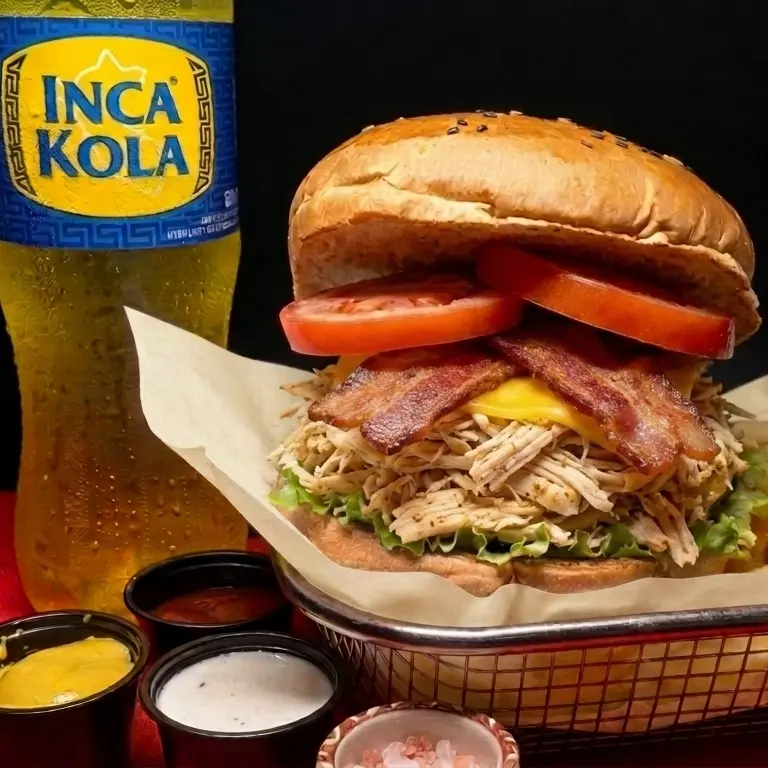 PAN CON POLLO CHEESE BACON