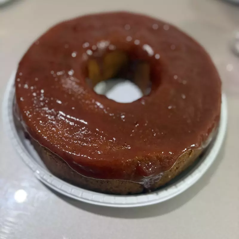 Bolo de fubá com goiabada
