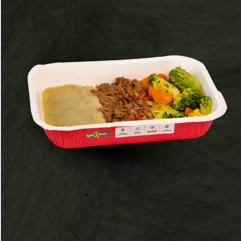 Carne desfiada com purê de batata