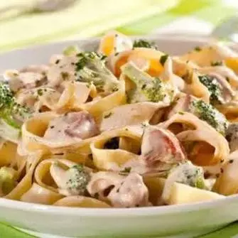 Talharim ao Molho Branco com Bacon e