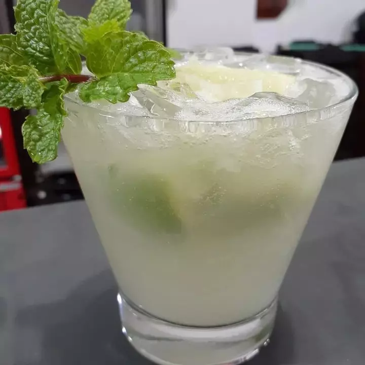 CAIPIRINHA DE LIMÃO