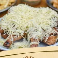 Galeto com queijo-petisco