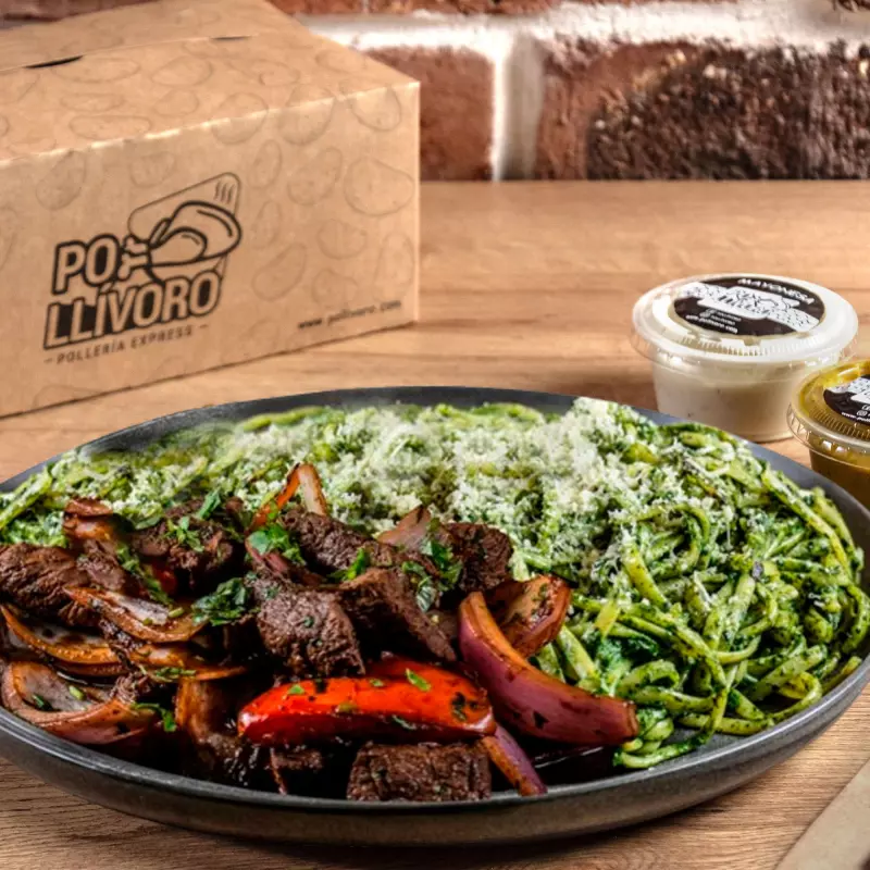 Tallarín verde con lomo saltado