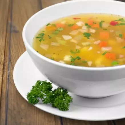 Caldo de pollo con verduras