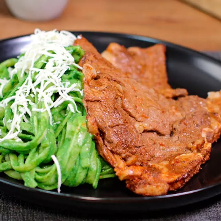 FETUCCINI AL PESTO CON CHURRASCO