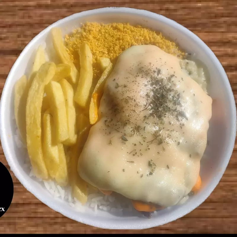 Filé à parmegiana com cheddar