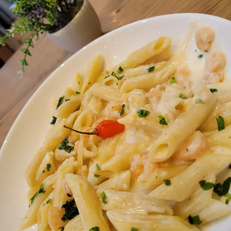 TALHARIM/PENNE AO MOLHO CAMARÃO