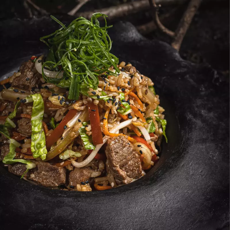 WOK DE VEGETALES Y ARROZ CON LOMO