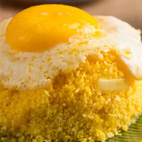 Cuscuz com ovo