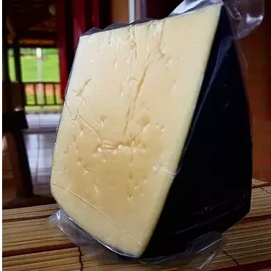 Parmesão Capa Preta Cunha±530g