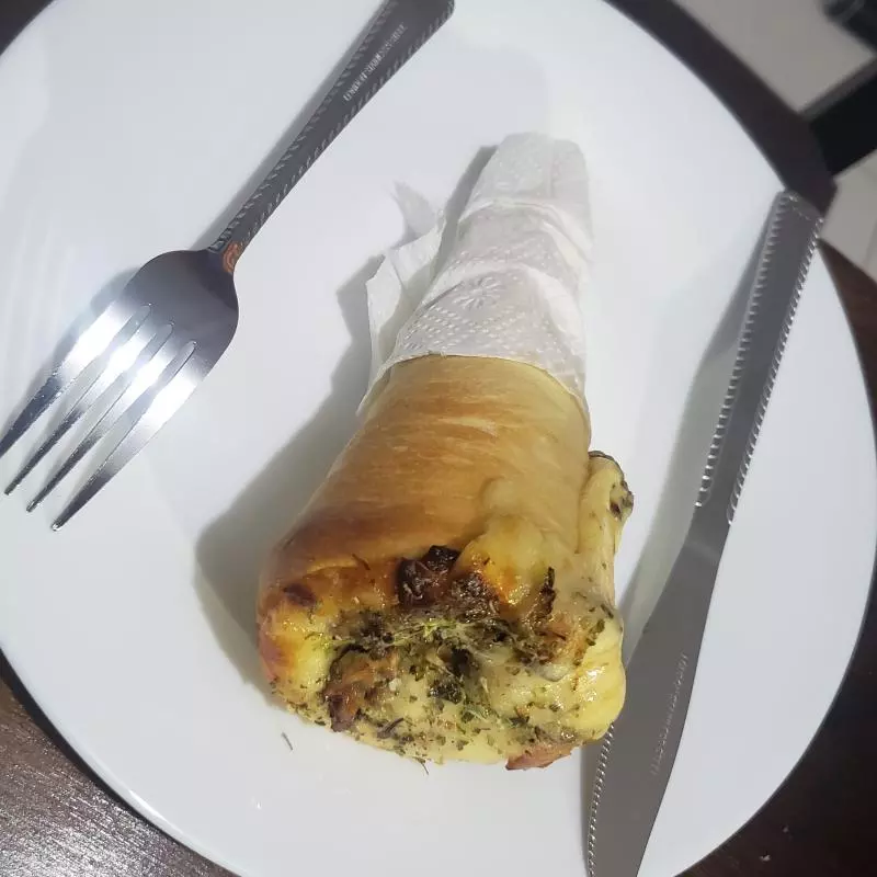 Cono tradicional (Salami y Pepperoni)