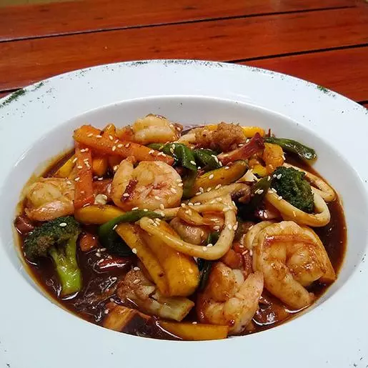 Saltado Mariscos Estilo Oriental