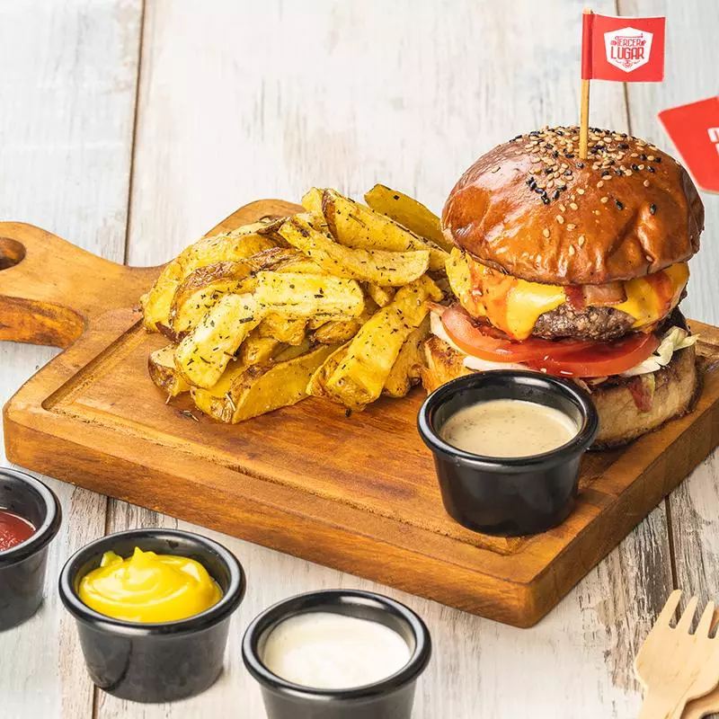 SURCANO FASHION BURGER + PAPAS
