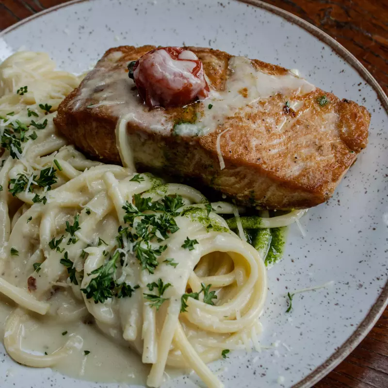 Bucatini Ao Molho Limone E Salmão