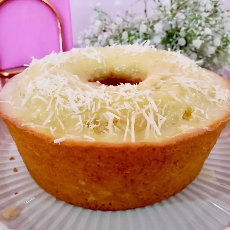 Bolo de Coco com Leite Condensado