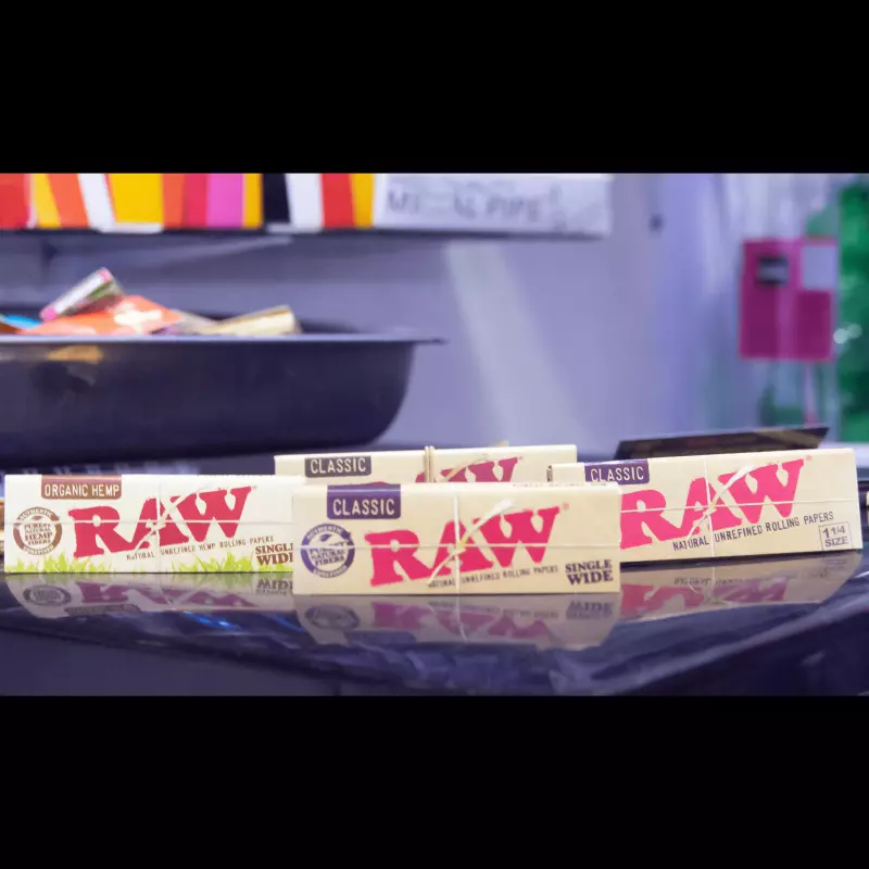 SMOKING RAW