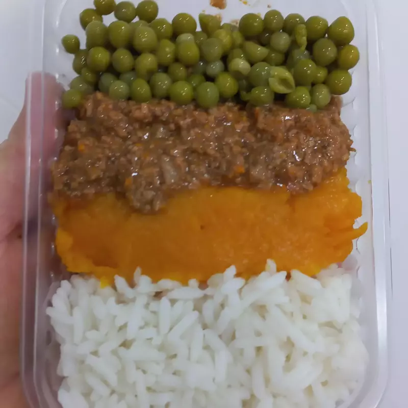 Arroz, abóbora, carne moída, ervilha