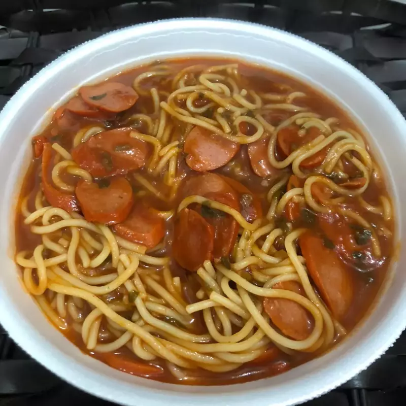 Macarrão com Salsicha 🍝