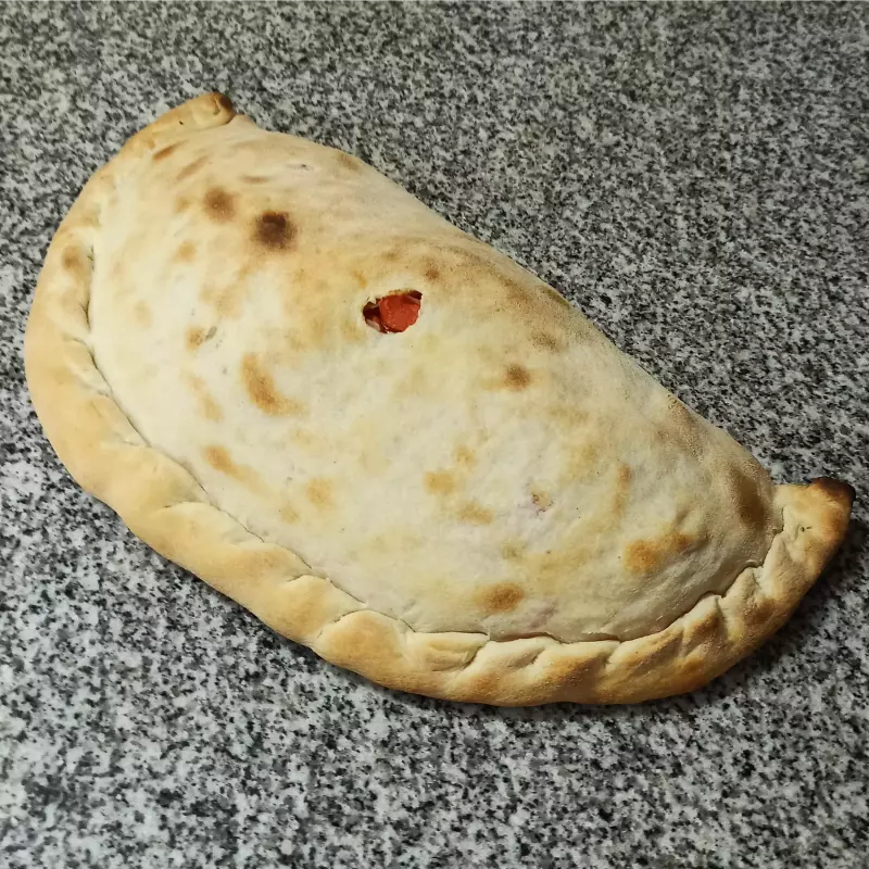 22. Calzone Hola Piedra Libre