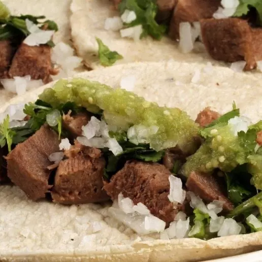 Taco de Birria con Lengua de Cerdo Dorado