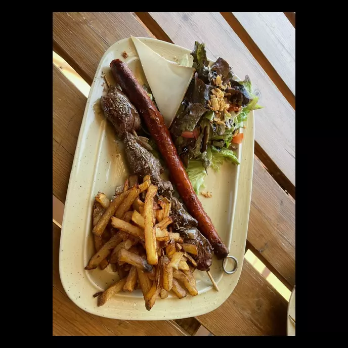 1 assiette 2 brochettes Terre