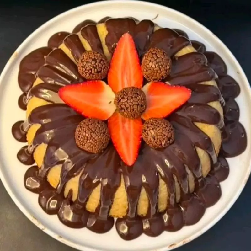 BOLO VULCÃO Tamanho 22 cm