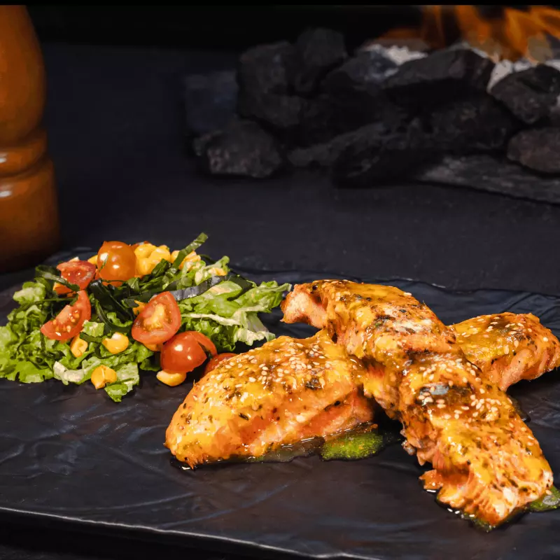 SALMÓN EN SALSA DE MANGO Y AJONJOLÍ