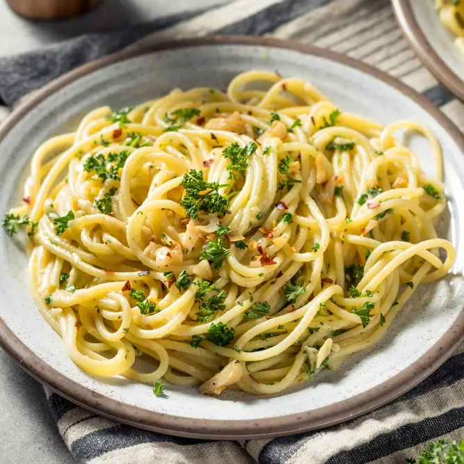 Macarrão na Manteiga ou Alho e Óleo