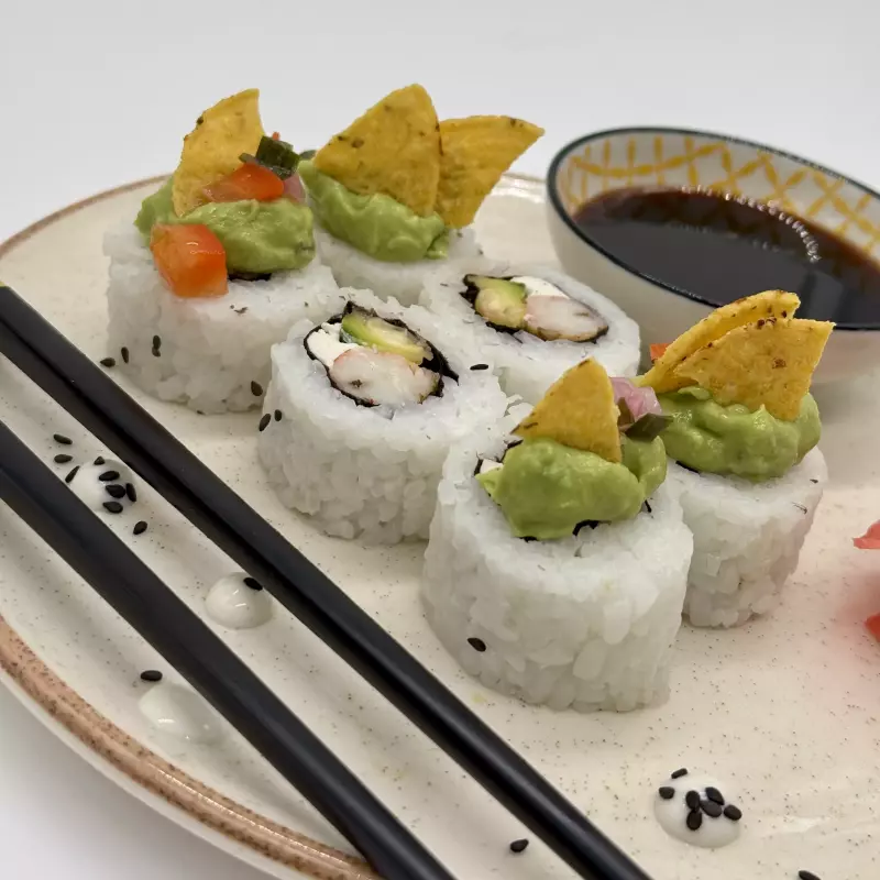 TEX MEX ROLL  🇲🇽 8 u (salmón & la)