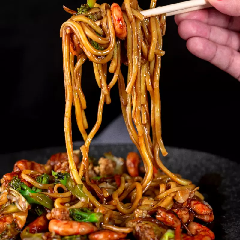 YAKISSOBA DE CARNE