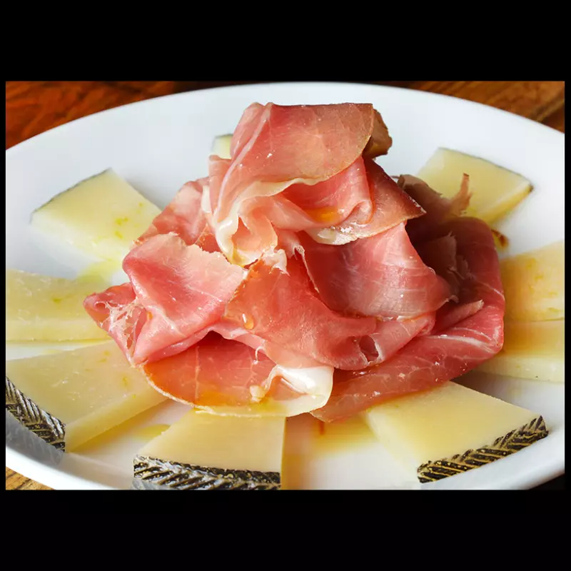 PORCION DE JAMON Y QUESO